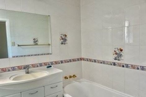 Photo of property in 98 Hillsborough Road, Hillsborough, Auckland, 1042