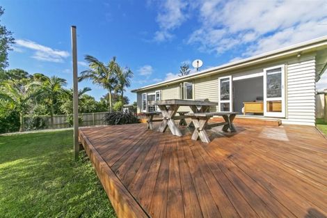 Photo of property in 2/118 Triangle Road, Massey, Auckland, 0614