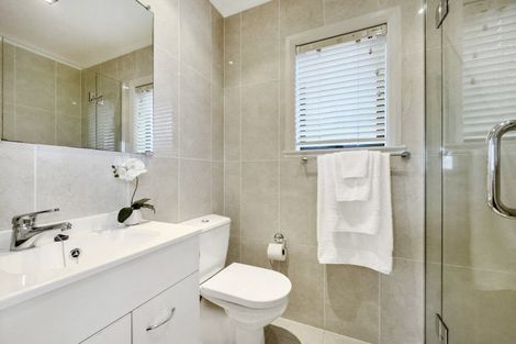 Photo of property in 10 Ronaki Road, Mission Bay, Auckland, 1071