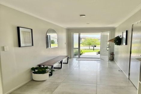 Photo of property in 8 Kahuparere Crescent, Pyes Pa, Tauranga, 3112