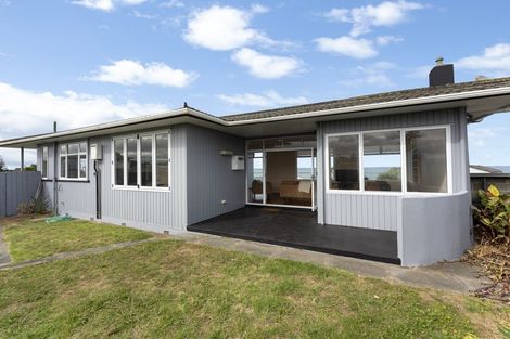 Photo of property in 2 Kapiti Terrace, Castlecliff, Whanganui, 4501