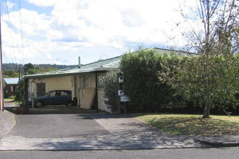 Photo of property in 7 Bishop Street, Green Bay, Auckland, 0604