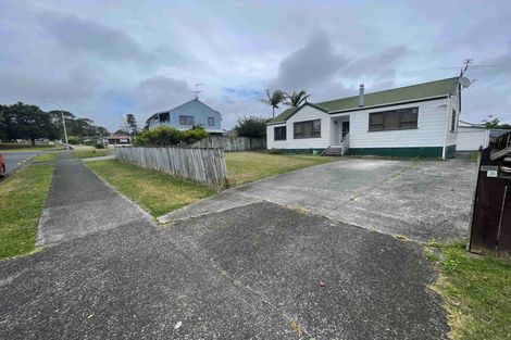 Photo of property in 17 Highland Park Drive, Highland Park, Auckland, 2010