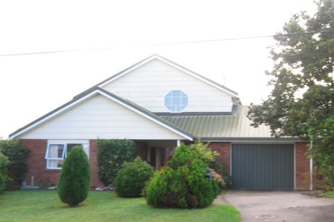 Photo of property in 25 Utauta Street, Waikanae, 5036