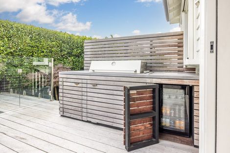 Photo of property in 16 Warwick Street, Morningside, Auckland, 1022