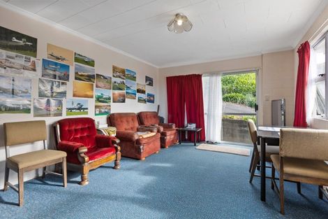 Photo of property in 7 Fairview Place, Westown, New Plymouth, 4310