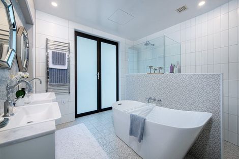 Photo of property in 2/214a Lake Road, Hauraki, Auckland, 0622