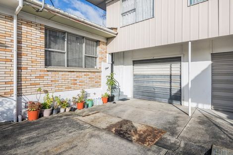 Photo of property in 4/26 Carrington Road, Point Chevalier, Auckland, 1025