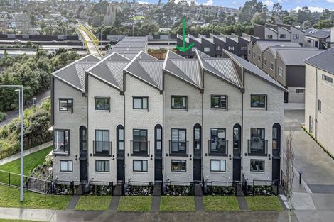 Photo of property in 4/28 Westgate Drive, Westgate, Auckland, 0614