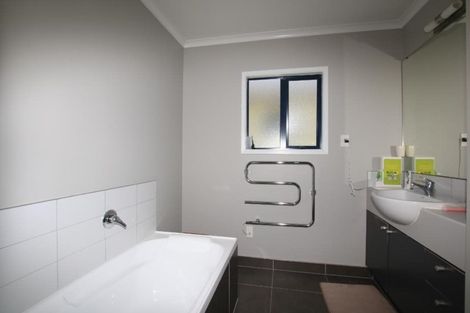 Photo of property in 97 Fields Parade, Oteha, Auckland, 0632