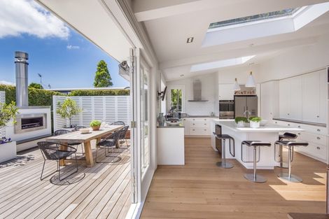 Photo of property in 126 Calliope Road, Stanley Point, Auckland, 0624