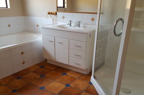 Photo of property in 27 Parnell Heights Drive, Kelvin Grove, Palmerston North, 4414