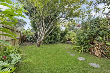 Photo of property in 2/1 Golf Road, New Lynn, Auckland, 0600