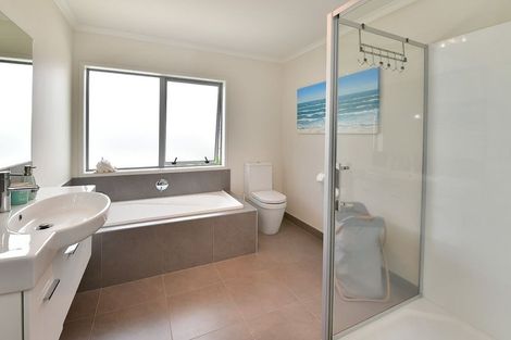Photo of property in 1333 Whangaparaoa Road, Army Bay, Whangaparaoa, 0930