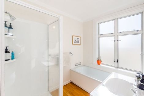 Photo of property in 37 Aperahama Street, Paekakariki, 5034