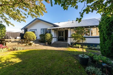 Photo of property in 22 Ridge Lane, New Plymouth, 4310