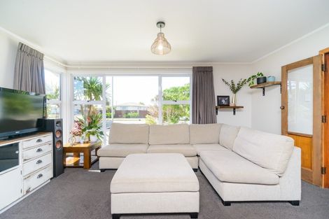 Photo of property in 26 Peters Avenue, Cloverlea, Palmerston North, 4412