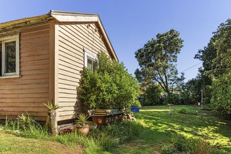 Photo of property in 6 Rangi Street, Mokau, 4376