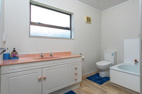 Photo of property in 127 Tuna Place, Onemana, Whangamata, 3691