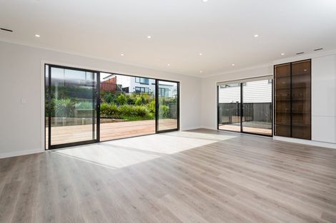 Photo of property in 1 Luff Place, Long Bay, Auckland, 0630