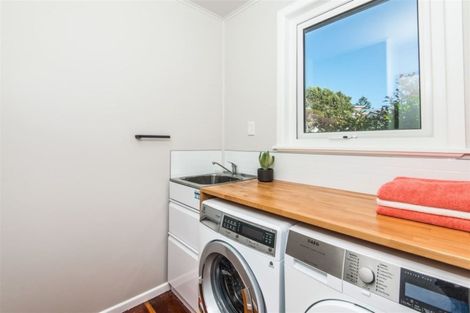 Photo of property in 31 Carluke Street, Paparangi, Wellington, 6037