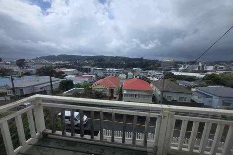 Photo of property in 122 Wallace Street, Mount Cook, Wellington, 6021