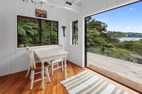 Photo of property in 16 Major Bridge Drive, Russell, 0272