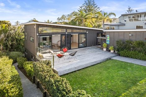 Photo of property in 15 Beach Road, Mellons Bay, Auckland, 2014