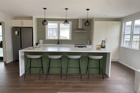 Photo of property in 31 Crocombe Crescent, Beach Haven, Auckland, 0626