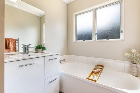 Photo of property in 3 Meynell Court, Glen Eden, Auckland, 0602