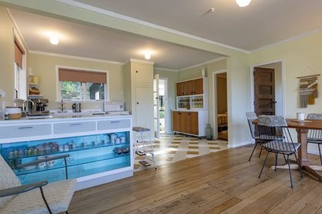 Photo of property in 49 North Piha Road, Piha, New Lynn, 0772