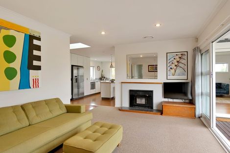 Photo of property in 14 Harbour View Road, Te Atatu Peninsula, Auckland, 0610
