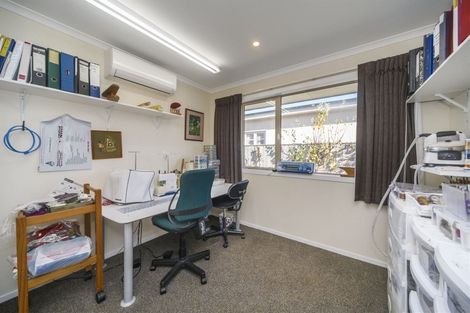 Photo of property in 10 Vernon Avenue, Takaro, Palmerston North, 4412