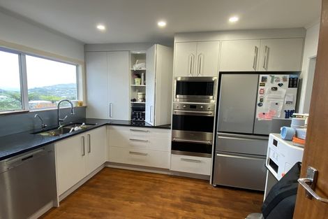 Photo of property in 12 Kinapori Terrace, Newlands, Wellington, 6037