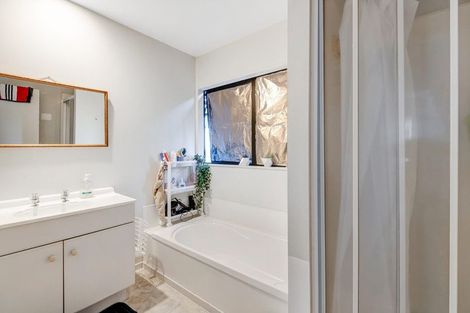 Photo of property in 1/21 Jumento Place, Unsworth Heights, Auckland, 0632