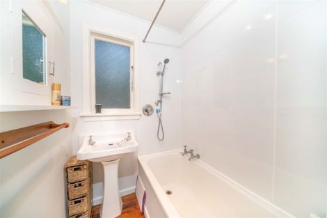 Photo of property in 32 Martindales Road, Heathcote Valley, Christchurch, 8022