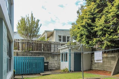 Photo of property in Victoria Court, 7/4 Queen Street, Mount Victoria, Wellington, 6011