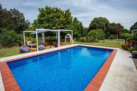 Photo of property in 20 Deakin Place, Clive, 4102