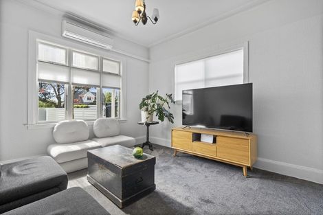 Photo of property in 127 Muritai Road, Eastbourne, Lower Hutt, 5013