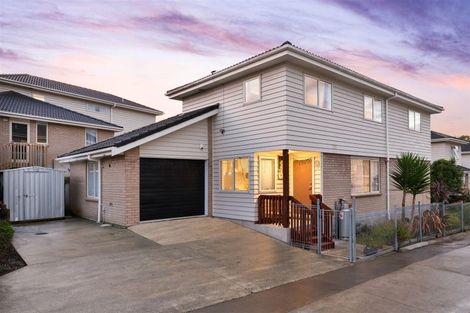 Photo of property in 2 Manatu Lane, Kelston, Auckland, 0602