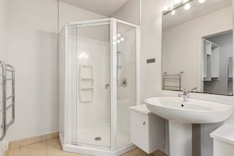 Photo of property in 5 George Deane Place, Greenhithe, Auckland, 0632