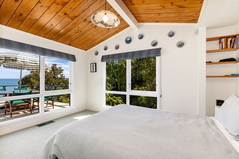 Photo of property in 42 Ferry Road, Days Bay, Lower Hutt, 5013