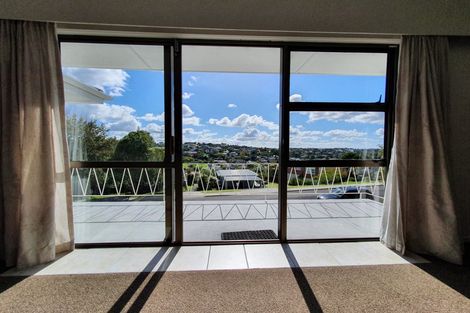 Photo of property in 19 Shanaway Rise, Hillcrest, Auckland, 0627