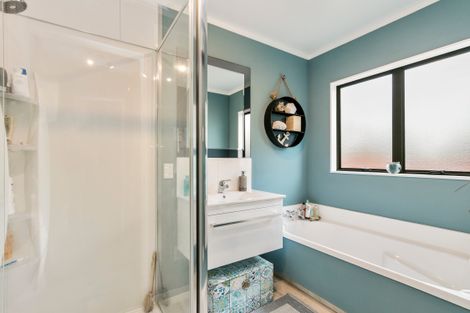 Photo of property in 53 Pohutukawa Street, Woburn, Lower Hutt, 5010