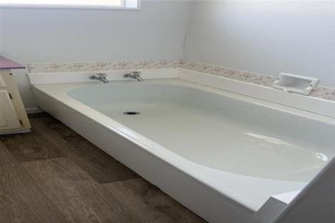 Photo of property in 28 Heather Street, Levin, 5510