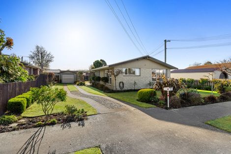 Photo of property in 96 Englefield Road, Northwood, Christchurch, 8051
