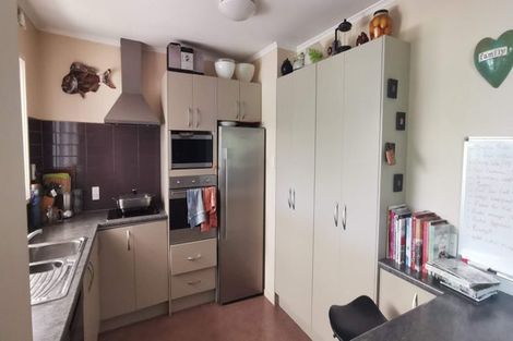 Photo of property in 22 Deane Avenue, Titirangi, Auckland, 0604