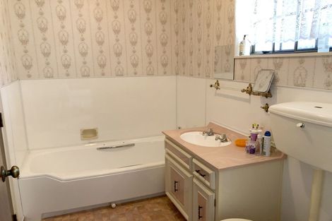 Photo of property in 8 Dunallen Avenue, Marton, 4710