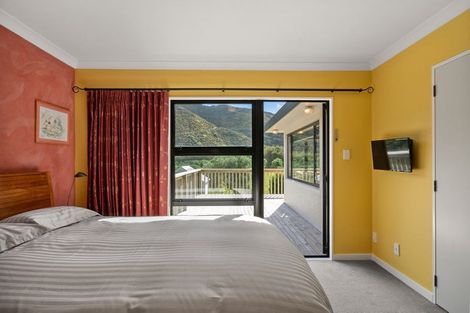 Photo of property in 1276 Coast Road, Wainuiomata Coast, Lower Hutt, 5373