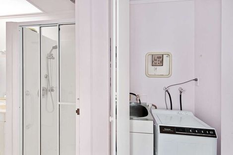 Photo of property in 2/10 Upper Bourke Street, Kilbirnie, Wellington, 6022